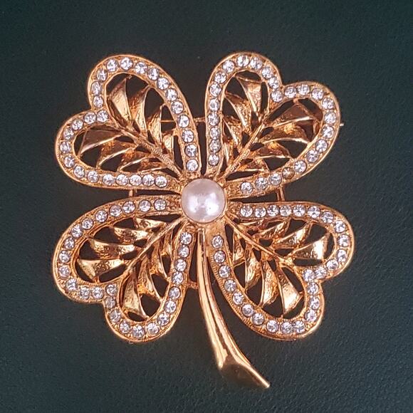 Four Leaf Clover Brooch Shamrock Gold Tone Rhinestones Filigree St. Patricks Day - Picture 1 of 5